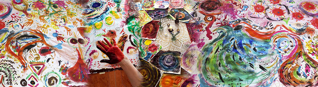 Art&Flow női tábor csoportos műhelyén készült festményszőnyeg.